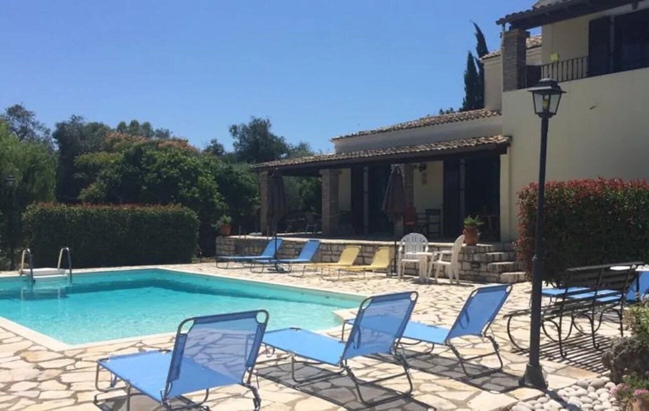 Отель La Perla Villa 3*